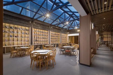 Sky City Hotel （Taierzhuang Ancient City Scenic Area Branch） Отели рядом с достопримечательностью «Zaozhuang Technician College Tai'erzhuang Branch»