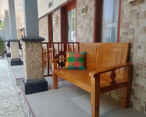 Gedhong Hostel Hotels near Sampalan Harbor