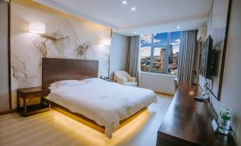 Zhenxiong Phoenix Business Hotel