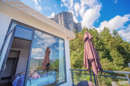 Enshi Xiaowang Yunhai Homestay Отели рядом с достопримечательностью «Yizhuxiang Column»