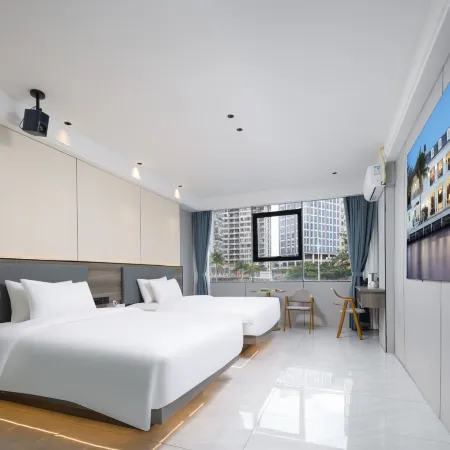 Qixin Smart Hotel (Wanning High Speed Railway Station)