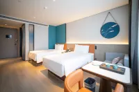 瀘山精品酒店（西昌月亮湖濕地公園店） 鄰近涼山彝族自治州民族風情園的酒店