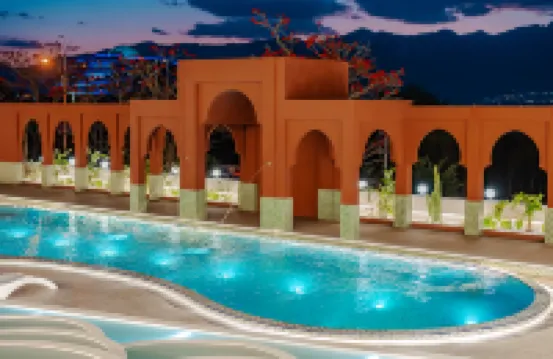 Lis Amman Holiday Villa Seaview Pool Estate Hotel (Erhai Airport Branch)