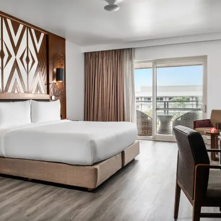 Crowne Plaza FIJI NADI BAY RESORT & SPA by IHG