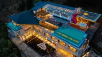 Hailuogou Luanxi Hidden Mountain Snow Mountain Scenic Hot Spring Resort Hote Hotels near Yajiageng Red Rock Beach Park