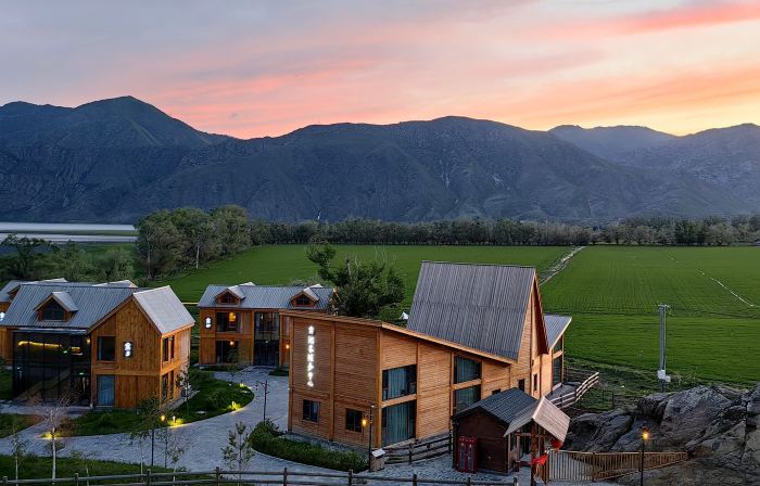 Yilemu Lake Three Hundred Homestays