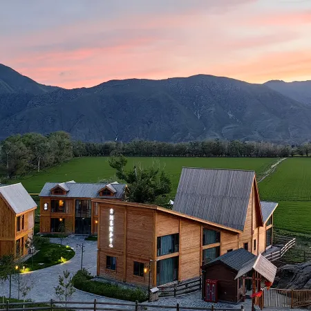 Yilemu Lake Three Hundred Homestays