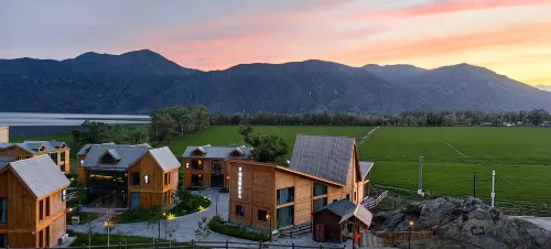 Trip.com Group Country Retreats (Cocoa Tuohai Yileimu Lake 300 B&B Joint Resort)