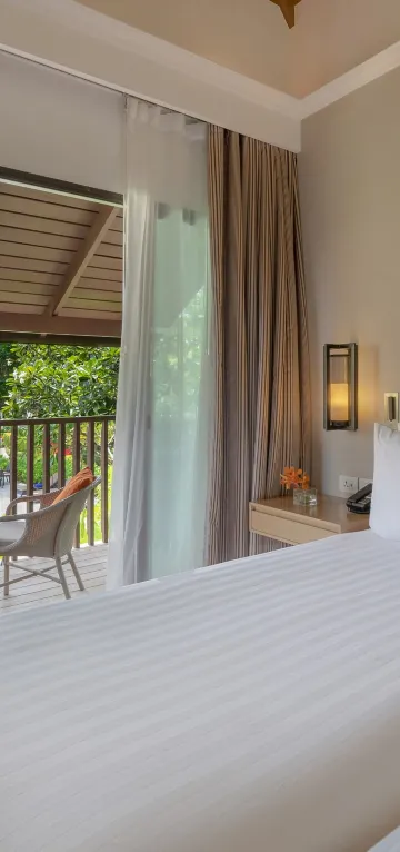 ห้องดีลักซ์ วิวสระ (เตียงคู่)