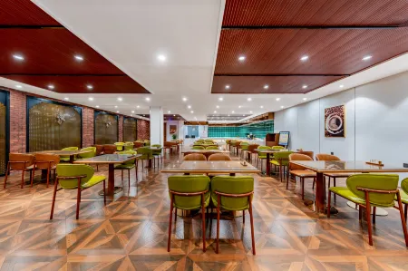 James Joyce Coffetel Hotel (Baotou Qingshan District Government) Отели рядом с достопримечательностью «Saihantal Urban Prairie»