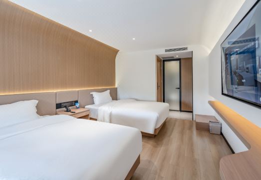 4. 로열 씨뷰 홀리..