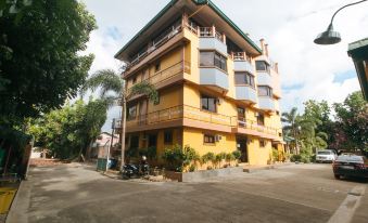 RedDoorz @ Farm Side Hotel Laoag City