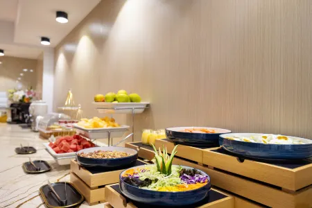 Starway Hotel (Chifeng Wanda Plaza) Отели рядом с достопримечательностью «Inner Mongolia Vocational and Technical College of Traffic»