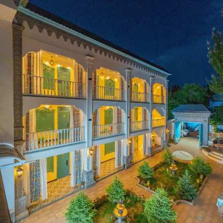 Yu Tingxuan B&B (Yining Airport Liuxing Street Scenic Area)