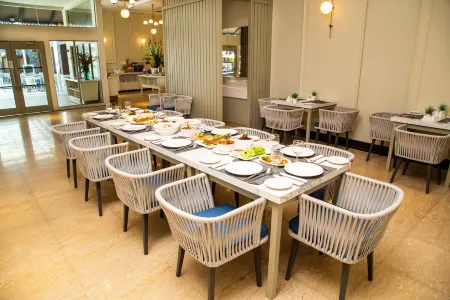 Ombak Villa Langkawi Отели рядом с достопримечательностью «Paramotor Langkawi Gliders»