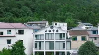 Yunqiyu Residence has a Starry Sky Pool Designer, Meishu (Anji Longwangshan Canyon Drifting Shop)