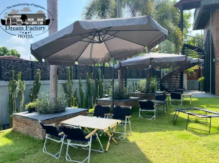 Dream Factory Hotel Отели рядом с достопримечательностью «Nong Prajak Park»