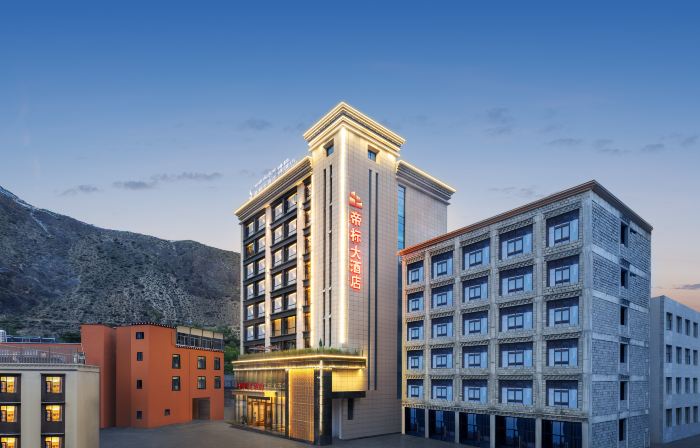 Eight Stays Royal Hotel