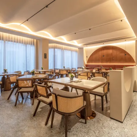Atour Hotel Haining Xiasha Lan Park Отели в г. Хайнинг