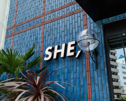 HOTEL SHE, OSAKA 弁天町站附近的飯店