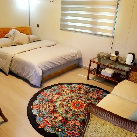 Qinglongyi Homestay