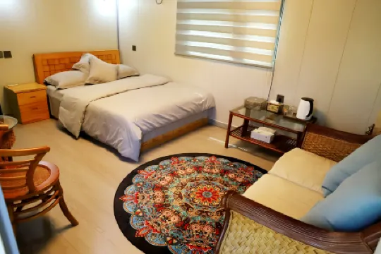 Qinglongyi Homestay