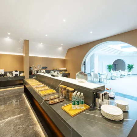 Jinyi Best Hotel (Zhangjiakou High-speed Railway Station) Отели в г. Чжанцзякоу