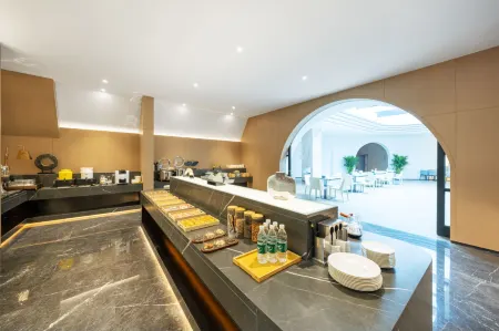 Jinyi Best Hotel (Zhangjiakou High-speed Railway Station) Отели рядом с достопримечательностью «Wuhan University of Technology Network Education Zhangjiakou Branch Campus»