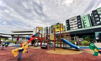 Manhattan Waterpark Condo Ipoh (Free 2 Carpark & Netflix Ready)