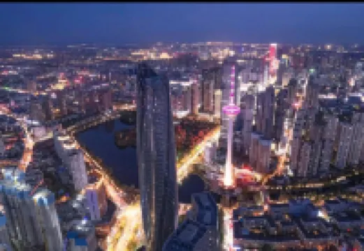 威斯汀影音民宿（青年大街地鐵站彩電塔夜市店） 鄰近彩電塔夜市的酒店