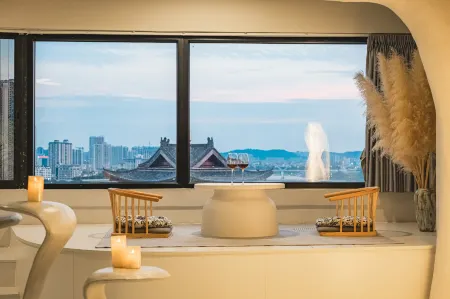 Spring River View Design Guesthouse (Chaoyang Square Subway Station Sanjie Liangxiang)