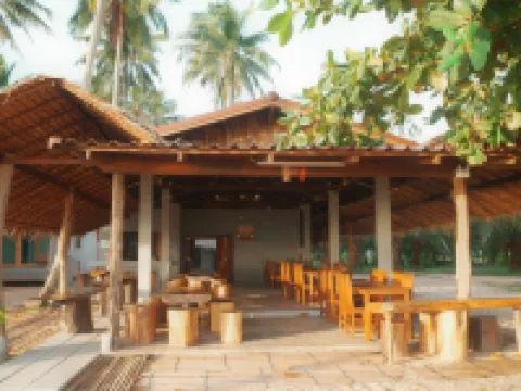 Laemsui Beach แหลมซุย บีช โรงแรมในอำเภอ ไชยา