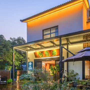Floral Hotel· Hangzhou Alanruo Hotel (Lingyin Temple Branch) Отели рядом с достопримечательностью «Храм Линь Ань»