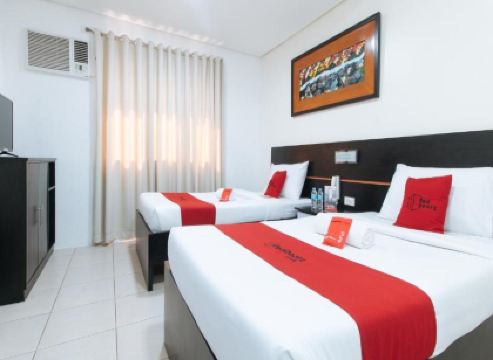 RedDoorz @ Greenview Hotel and Restobar Masbate