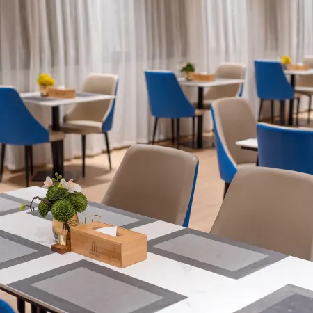Doubletree Jingan Hotel (Shuangjiang County People's Government Branch)