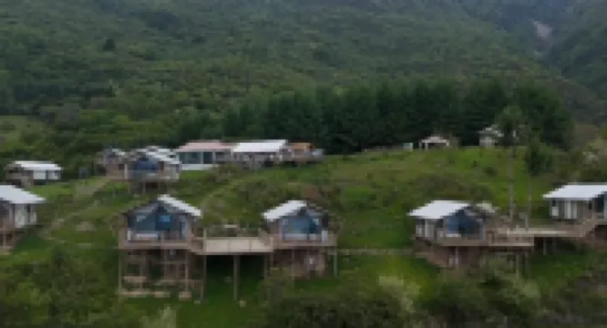 達瓦更扎雲上達瓦帳篷飯店