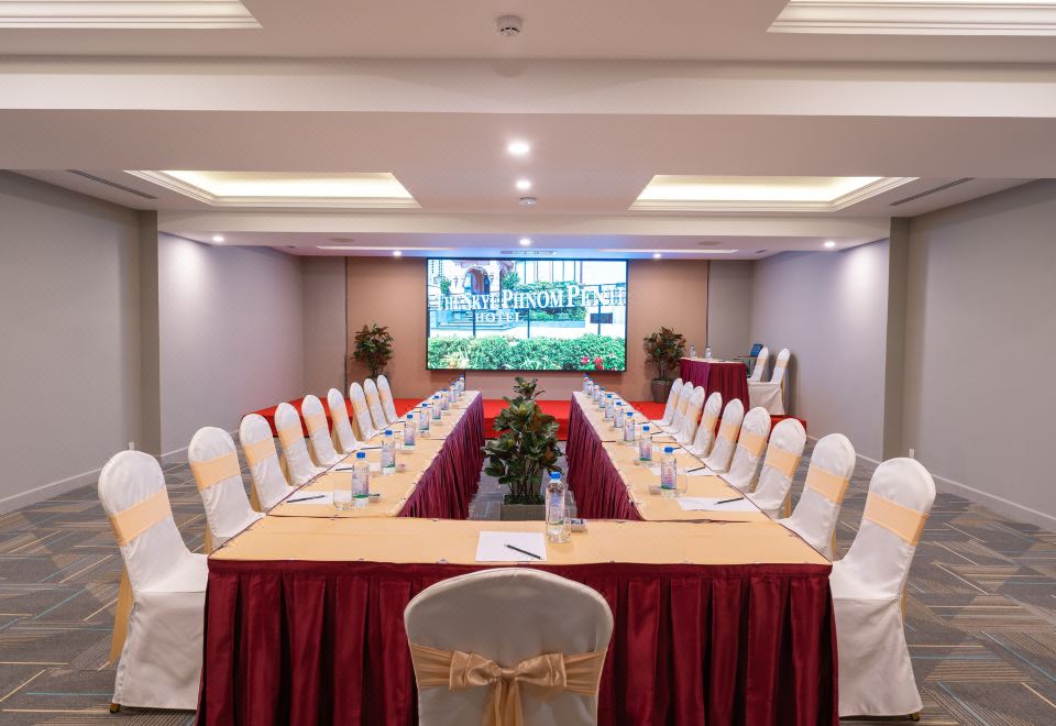 4. 더 스카이 프놈..