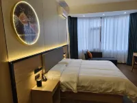 Fangchenggang Luming Homestay (Taohuawan Plaza)