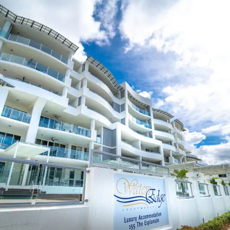 Waters Edge Apartment