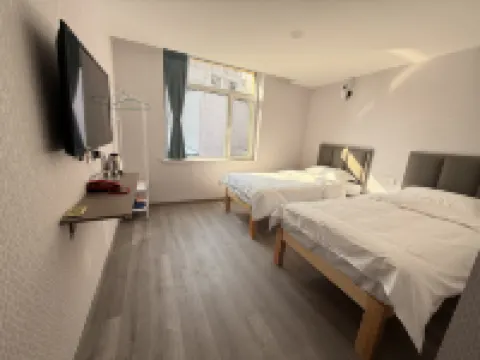 藍天宇賓館（瀋陽站西塔美食街店） 鄰近西塔的酒店