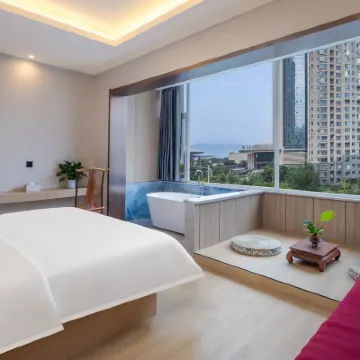 Floral Hotel·Yuehaiyuan Hotel (Weihai Liugong Island Photo Frame Branch) Hotels near Weihai Park