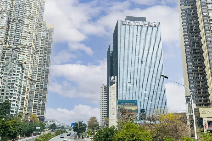 Yongjiang Holiday Hotel+ (Nanning East Railway Station)