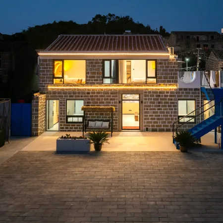 Mountain-Lake-Sea Villa