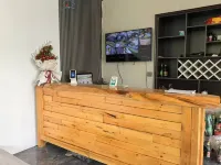 Jinfan · City Altitude Audio-visual Homestay (Liping Qiaojie Scenic Area) - พร้อมระเบียง