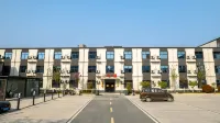Xinxiang Hongmen Yeyue Hotel (University Town) Hotels near Henan Institute of Science and Technology