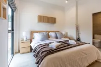 Hey! Lanna - Chic 3-Bedroom Oasis with Pool!