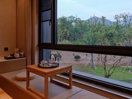 Ruolin Qiaoshangu Graden Hotel