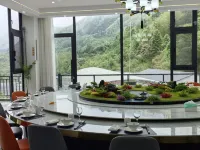 Yunhe Senquan Hotel - غرفة مطلة على الجبل