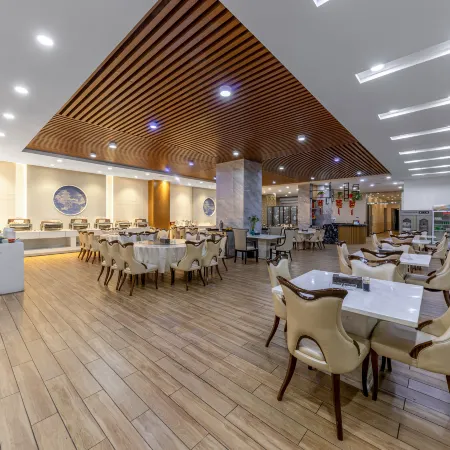 Bayannaoer Junyi Crown Hotel