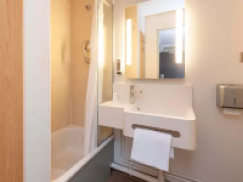 B&B โรงแรมบายออนน์ โรงแรมในบายอน
